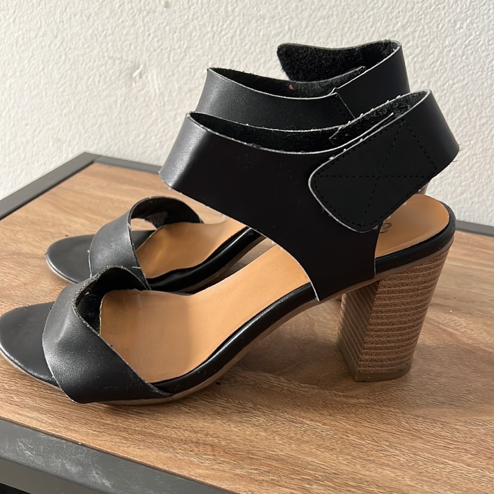 Heels - Picture 3 of 4